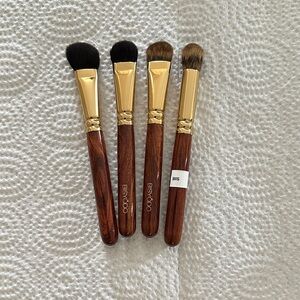 Bisyodo eye brushes bundle.